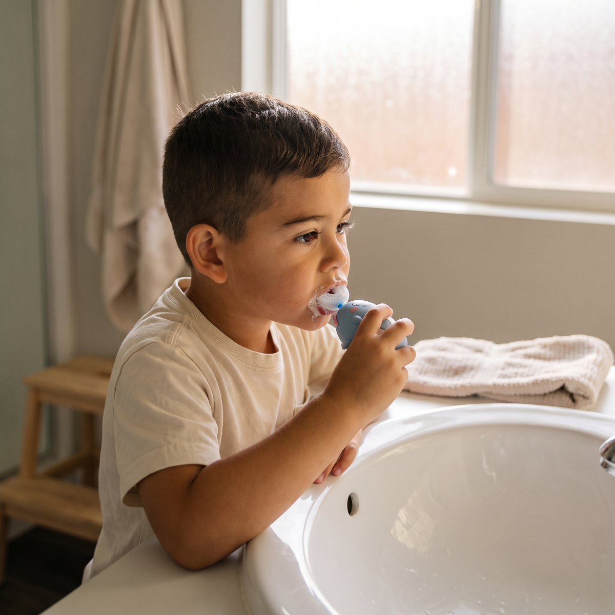 Kids Electric Toothbrush with U Shaped Silicone Brush